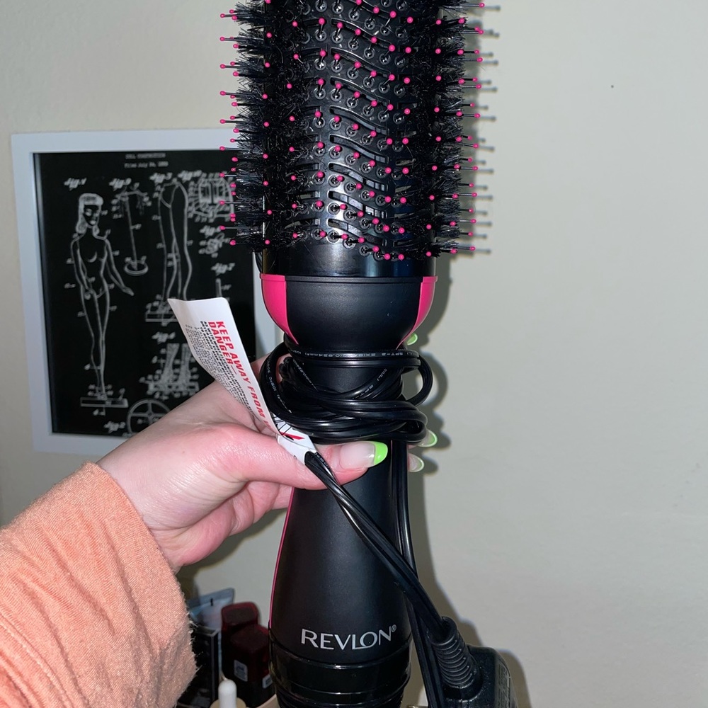 REVLON ROUND BRUSH